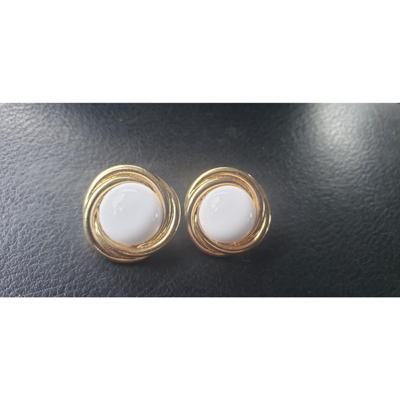 Vintage Trifari White Cabochon Button Earrings with Gold Tone Setting - Picture 2 of 3